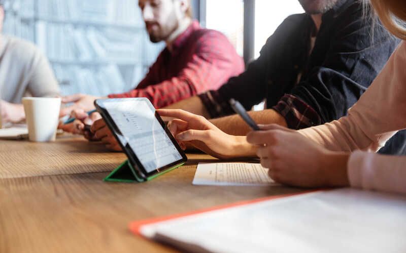 Locar tablets com configuração personalizada: entenda as vantagens